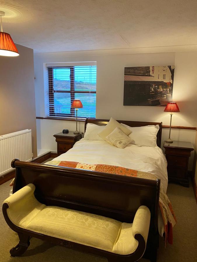 Blackthorn Farm Bed & Breakfast Holyhead Dış mekan fotoğraf