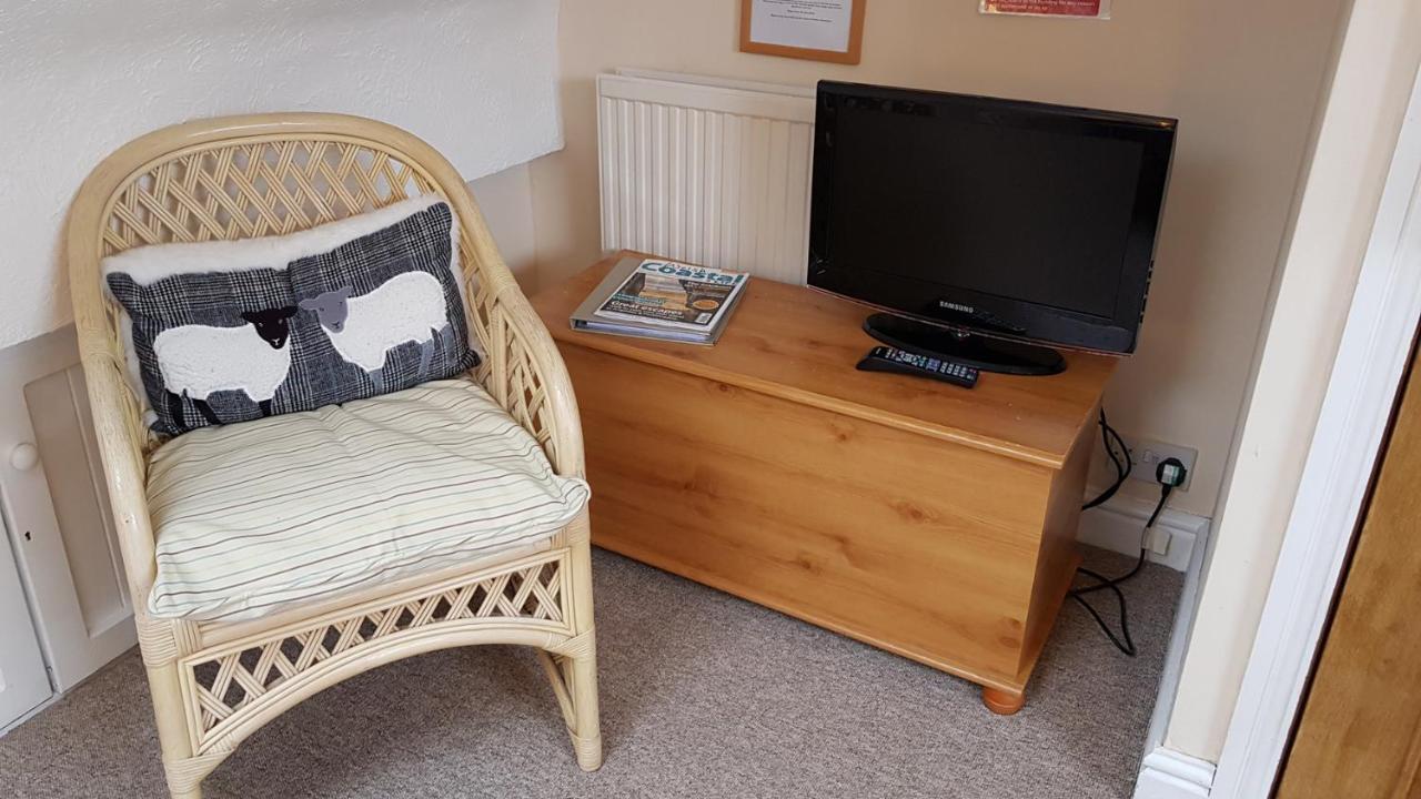 Blackthorn Farm Bed & Breakfast Holyhead Dış mekan fotoğraf